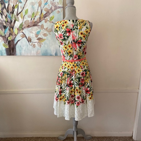 TOMMY HILFIGER 🪸💛FLORAL💛🪸 BELTED SLEEVELESS DRESS SIZE 2 🌟LIKE NEW🌟 - Picture 5 of 13